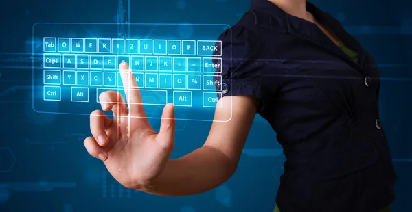 Chica presionando tipo virtual de teclado — Foto de Stock