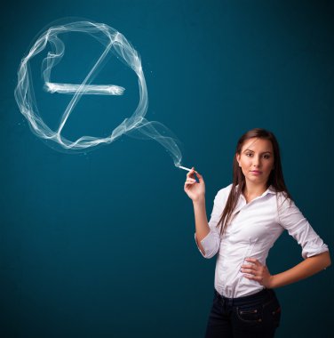 Sigara içmeyen sağlıksız sigara içen genç bayan.