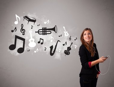 şarkı ve müzik musica ile güzel bir genç kadın