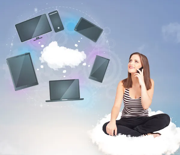 Chica joven sentada en la nube disfrutando del servicio de red en la nube —  Fotos de Stock