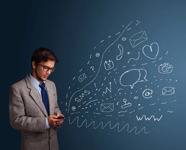 Chico escribiendo en el teléfono inteligente con varios iconos de la tecnología moderna — Foto de Stock