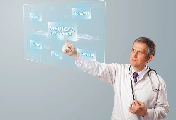 Medelålders läkare trycker på modern medicinsk typ av knapp — Stockfoto