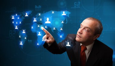 Sosyal ağ haritasından seçim yapan iş adamı