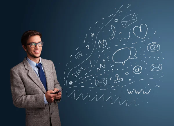 Chico escribiendo en el teléfono inteligente con varios iconos de la tecnología moderna — Foto de Stock