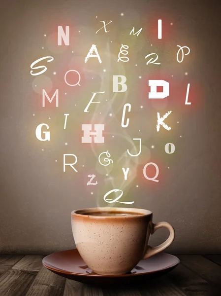 Xícara de café com letras coloridas — Fotografia de Stock