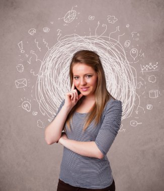 Soyut karalama çizgileri ve simgeleri olan güzel bir genç kız.