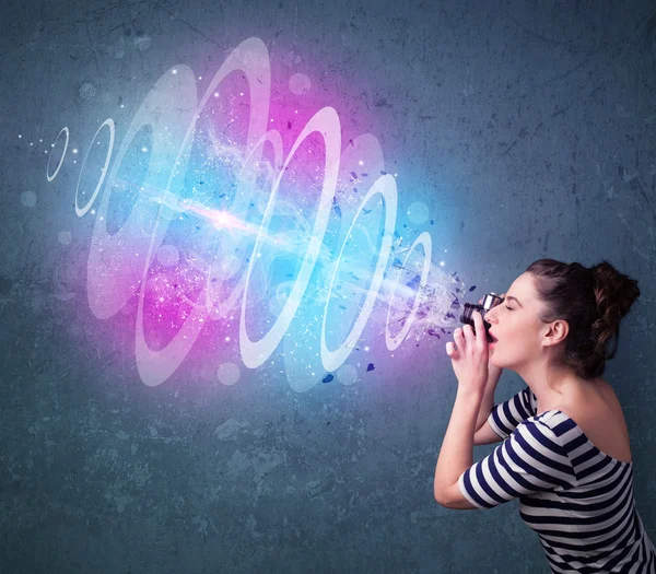 Photographer girl making photos with powerful light beam — Stock Photo, Image