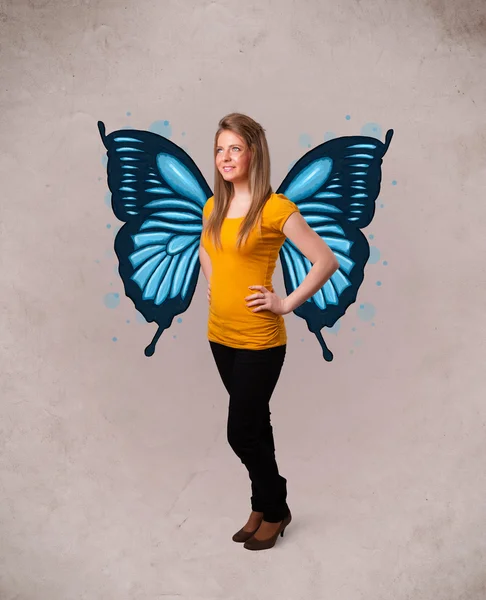 Chica joven con la ilustración azul mariposa en la parte posterior —  Fotos de Stock