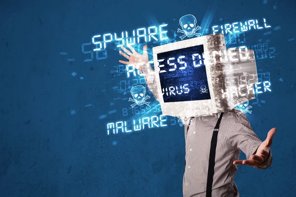 Monitorare persona testa con tipo di hacker di segni sullo schermo — Foto Stock