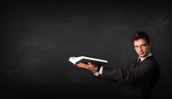 Young man reading a book — Stock Photo, Image