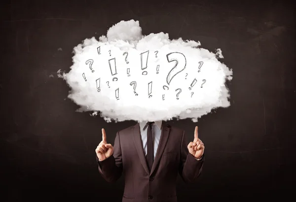 Biznes człowiek chmura głowa z pytaniami i wykrzykniki — Zdjęcie stockowe