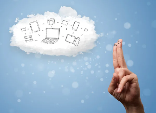 Šťastný obličej prsty při pohledu na cloud computingu s technologií — Stock fotografie