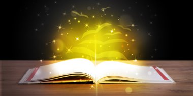 Altından parlak uçan kağıt sayfaları olan açık bir kitap