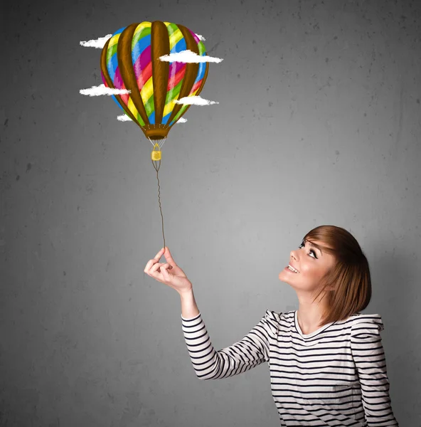 Bir balon çizim tutan kadın — Stok fotoğraf