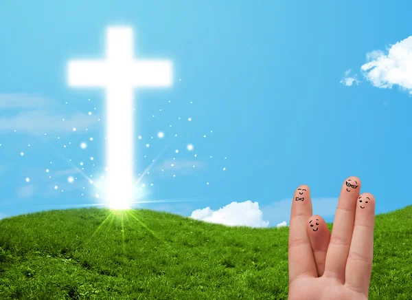 Šťastný prst smajlíky s křesťanským náboženským křížem — Stock fotografie
