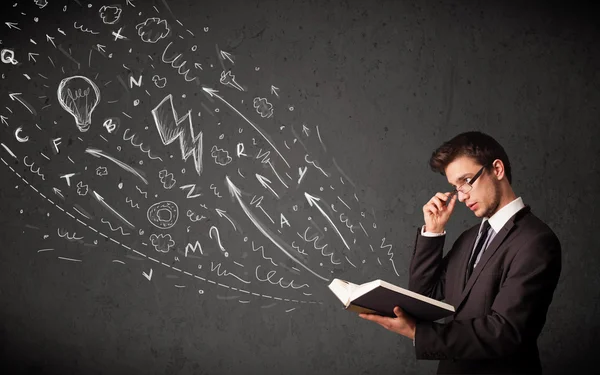 Joven leyendo un libro — Foto de Stock