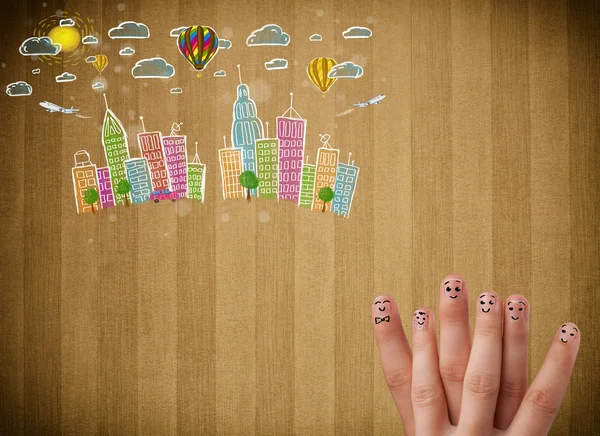 Mutlu gülen parmaklar renkli handrawn cityscape arıyorsunuz — Stok fotoğraf