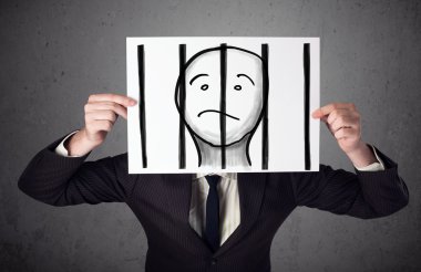 esir parmaklıklar arkasında bir kağıt üzerinde tutan işadamı