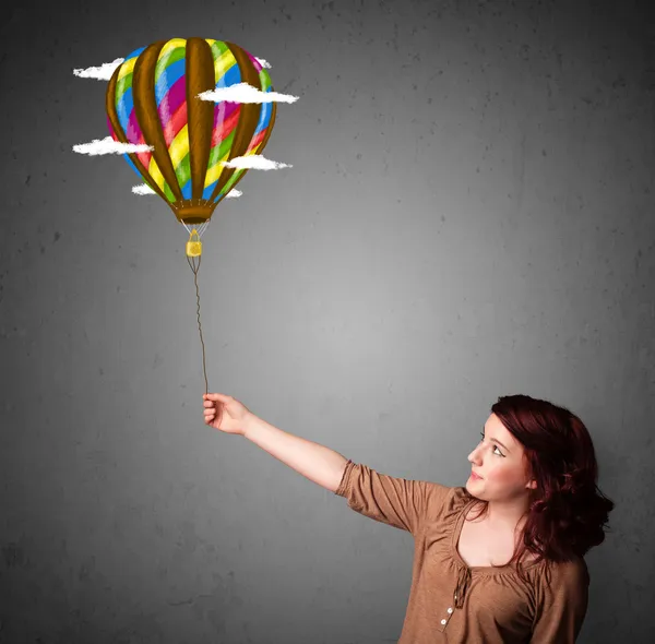 Mujer sosteniendo un dibujo en globo — Foto de Stock