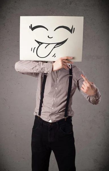 Uomo d'affari in possesso di un foglio con divertente faccina sorridente di fronte h — Foto Stock