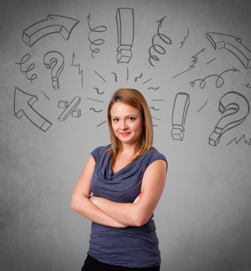 Soru işareti çizen sevimli genç kız.