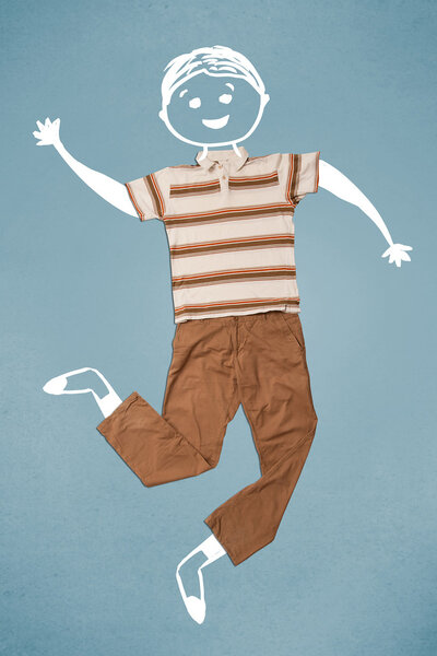 Смешной милый смайлик в повседневной одежде