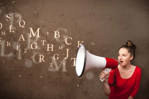 Menina gritando em megafone e texto sair — Fotografia de Stock