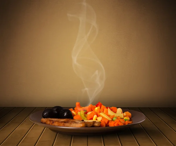 Fresco comida casera deliciosa con vapor — Foto de Stock