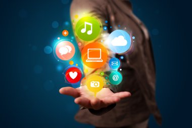 genç kadın renkli teknoloji simgeler ve semboller