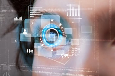 Siber teknoloji göz paneli konsepti ile gelecekteki kadın