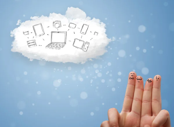 Šťastný obličej prsty při pohledu na cloud computingu s technologií — Stock fotografie