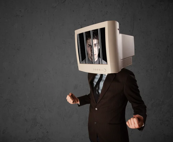 Homem de negócios com monitor na cabeça preso a um sistema digital — Fotografia de Stock