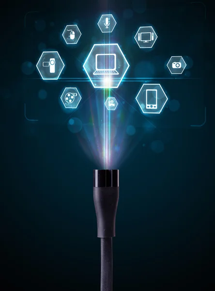 Elektrisk kabel med multimedia ikoner — Stockfoto