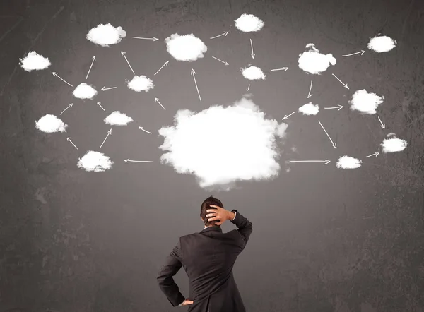 Homme d'affaires assis avec la technologie du nuage au-dessus de sa tête — Photo