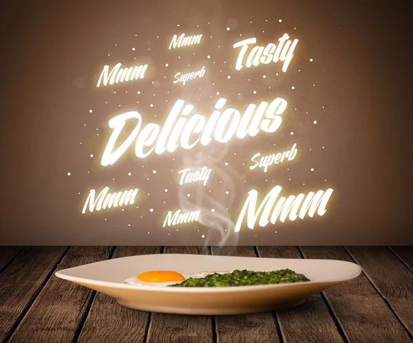 Placa de comida con deliciosos y sabrosos escritos brillantes — Foto de Stock
