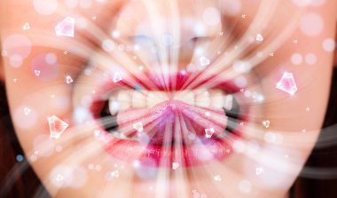 soyut beyaz ışıkları ve kristal nefes güzel kızın ağzı