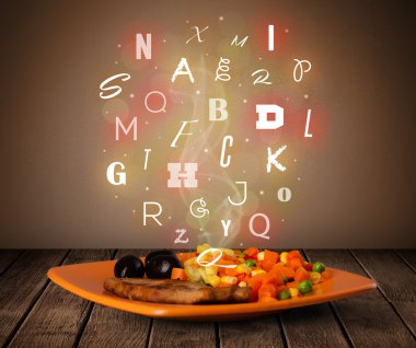 Tahtada renkli harflerle taze aşçı yemeği.