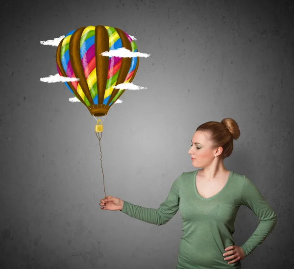 Mujer sosteniendo un dibujo en globo — Foto de Stock