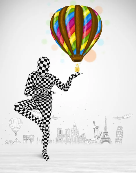 Homem de corpo inteiro terno segurando balão — Fotografia de Stock