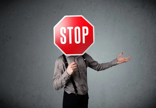 Zakenman met stopbord — Stockfoto