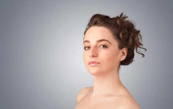 Close up portrait of beautiful young naked girl — Stock Photo, Image