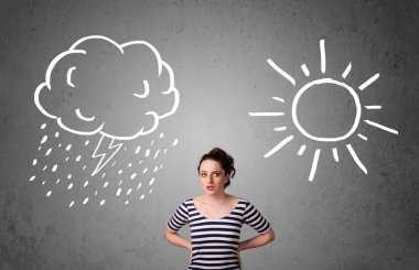 bir güneş ve yağmur çizme arasında duran kadın