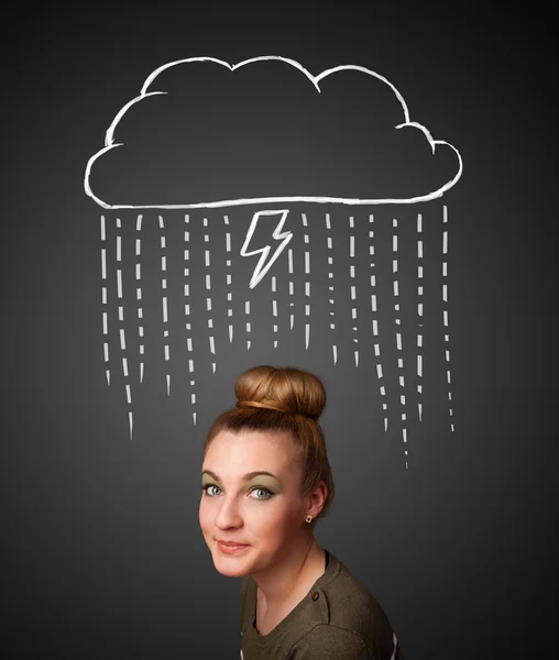 Jeune femme avec nuage de tonnerre au-dessus de sa tête — Photo