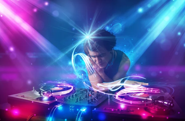 Energetic Dj mixing music with powerful light effects — Stock Photo, Image