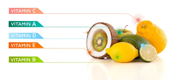 Buah-buahan yang sehat dengan warna-warni simbol vitamin dan ikon — Stok Foto