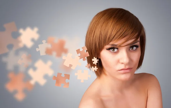 Bella ragazza con illustrazione puzzle pelle — Foto Stock