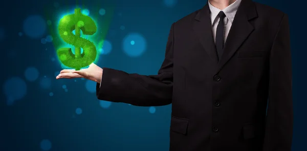 Giovane uomo d'affari che presenta verde segno luminoso dollaro — Foto Stock