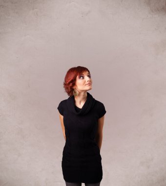 boş kopya alanı ile genç ve şirin bir kız portresi