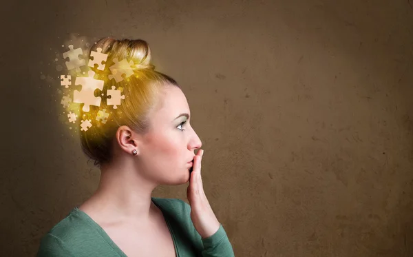 Young person thinking with glowing puzzle mind — Stock Photo, Image