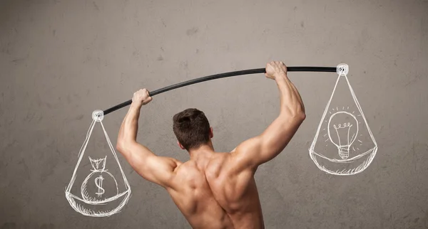 Hombre musculoso tratando de conseguir equilibrado — Foto de Stock